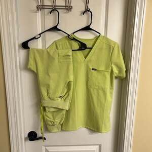 FIGS Women's Catarina One-Pocket Scrub Top in Limeade